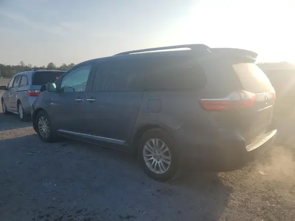 5TDYZ3DC5HS880006 2017 TOYOTA SIENNA - Image 2