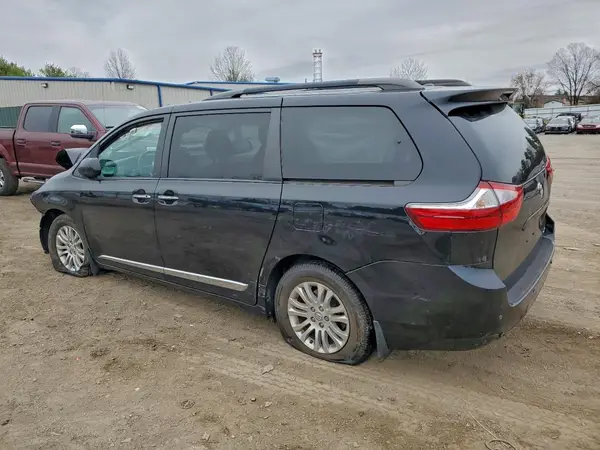 5TDYZ3DC5HS880099 2017 TOYOTA SIENNA - Image 2
