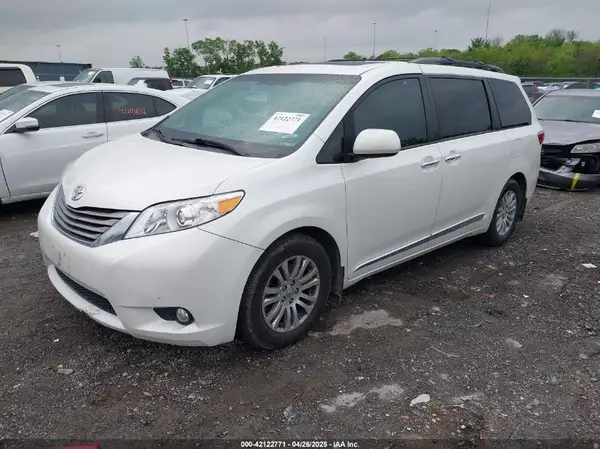 5TDYZ3DC5HS881818 2017 TOYOTA SIENNA - Image 1