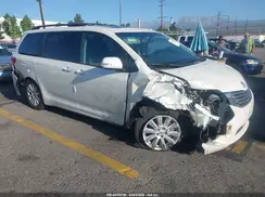 5TDYZ3DC5HS882838 2017 TOYOTA SIENNA