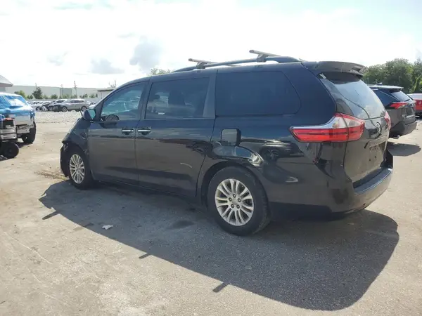 5TDYZ3DC5HS886338 2017 TOYOTA SIENNA - Image 2