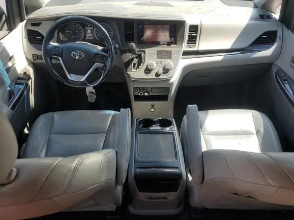 5TDYZ3DC5HS886338 2017 TOYOTA SIENNA - Image 8