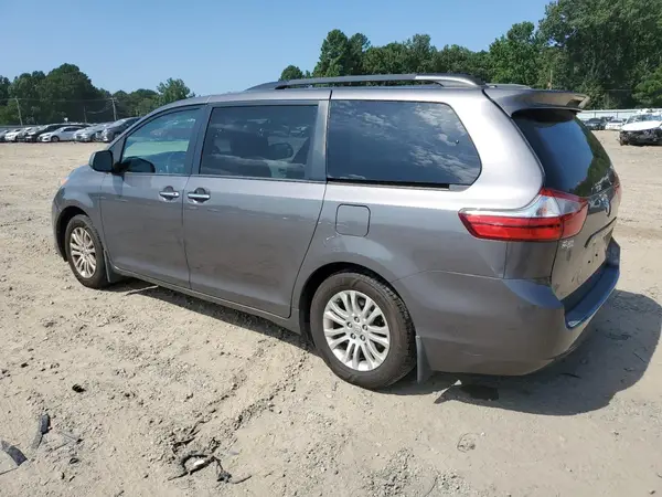 5TDYZ3DC5HS888719 2017 TOYOTA SIENNA - Image 2