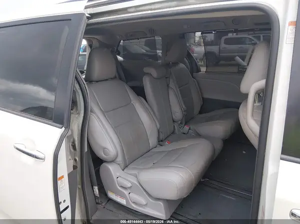 5TDYZ3DC5HS889174 2017 TOYOTA SIENNA - Image 8