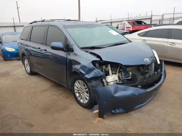 5TDYZ3DC5HS889594 2017 TOYOTA SIENNA - Image 1