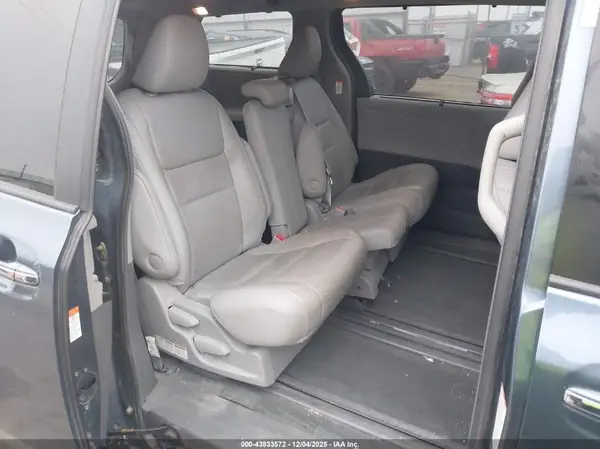 5TDYZ3DC5HS889594 2017 TOYOTA SIENNA - Image 8