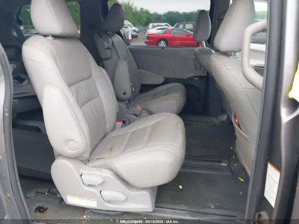 5TDYZ3DC5HS893886 2017 TOYOTA SIENNA - Image 8