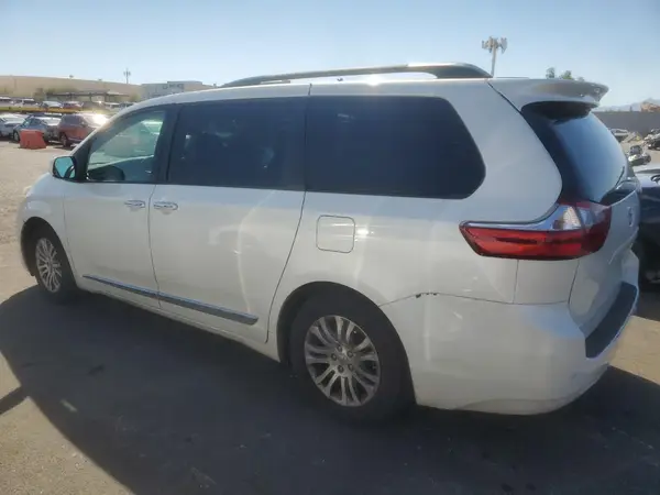 5TDYZ3DC5HS897307 2017 TOYOTA SIENNA - Image 2