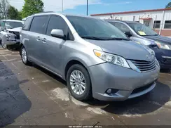 5TDYZ3DC5HS900240 2017 TOYOTA SIENNA