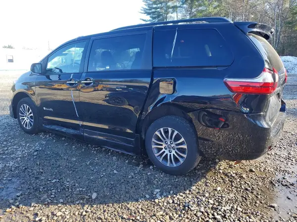 5TDYZ3DC5JS906920 2018 TOYOTA SIENNA - Image 2