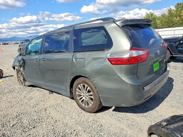 5TDYZ3DC5JS908196 2018 TOYOTA SIENNA - Image 2