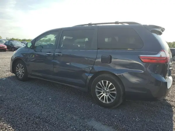 5TDYZ3DC5JS909039 2018 TOYOTA SIENNA - Image 2