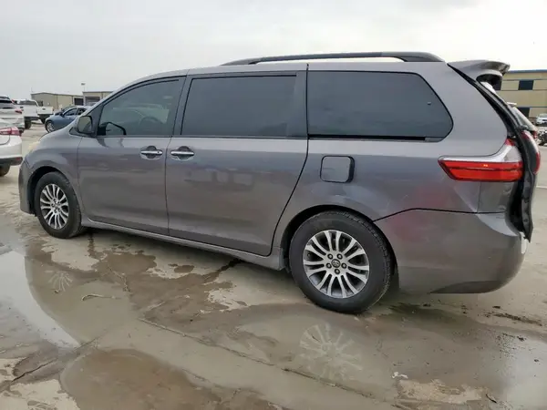 5TDYZ3DC5JS911311 2018 TOYOTA SIENNA - Image 2