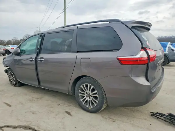 5TDYZ3DC5JS911745 2018 TOYOTA SIENNA - Image 2