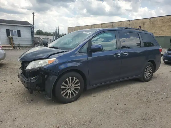 5TDYZ3DC5JS913852 2018 TOYOTA SIENNA - Image 1