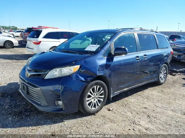 5TDYZ3DC5JS914497 2018 TOYOTA SIENNA - Image 2
