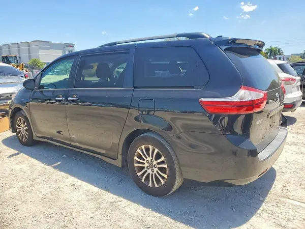 5TDYZ3DC5JS917402 2018 TOYOTA SIENNA - Image 2