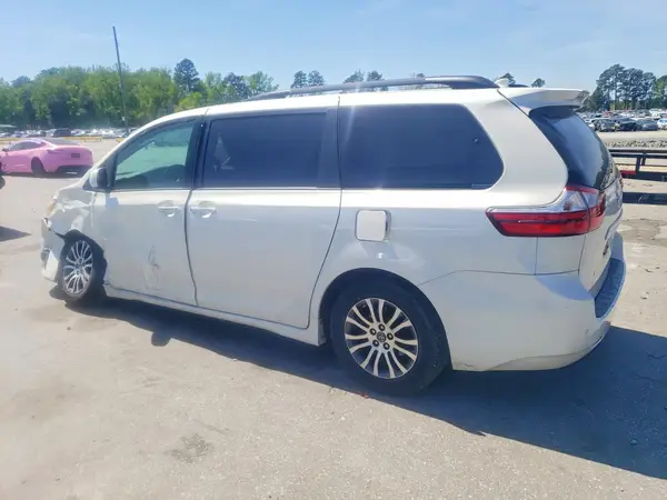 5TDYZ3DC5JS918923 2018 TOYOTA SIENNA - Image 2