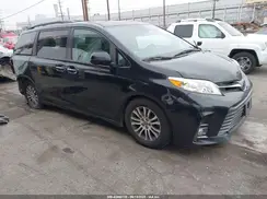 5TDYZ3DC5JS921417 2018 TOYOTA SIENNA