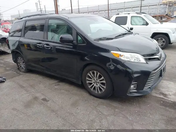 5TDYZ3DC5JS921417 2018 TOYOTA SIENNA - Image 1