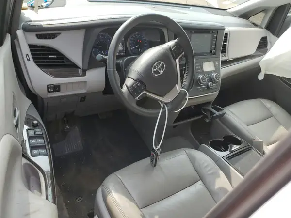5TDYZ3DC5JS926701 2018 TOYOTA SIENNA - Image 8