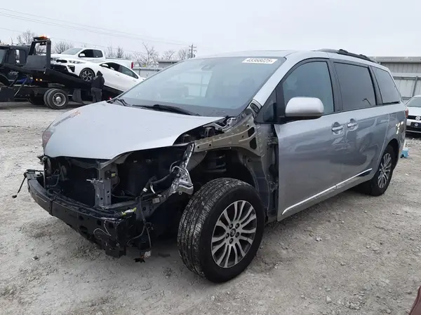 5TDYZ3DC5JS929713 2018 TOYOTA SIENNA - Image 1