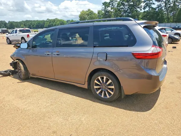 5TDYZ3DC5JS931106 2018 TOYOTA SIENNA - Image 2
