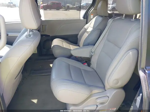 5TDYZ3DC5JS939609 2018 TOYOTA SIENNA - Image 8