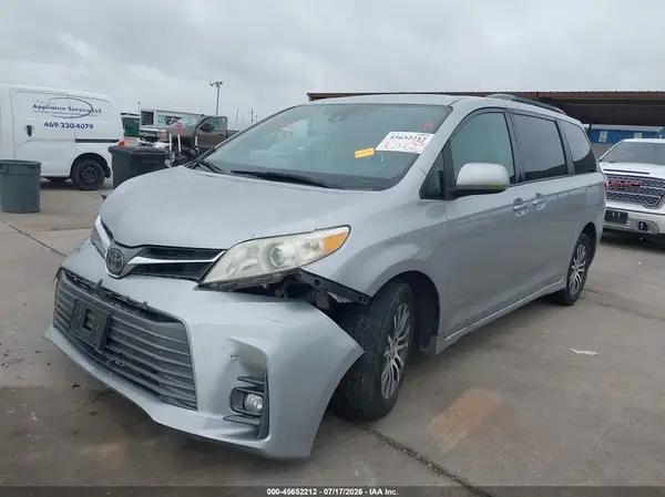 5TDYZ3DC5JS939819 2018 TOYOTA SIENNA - Image 2