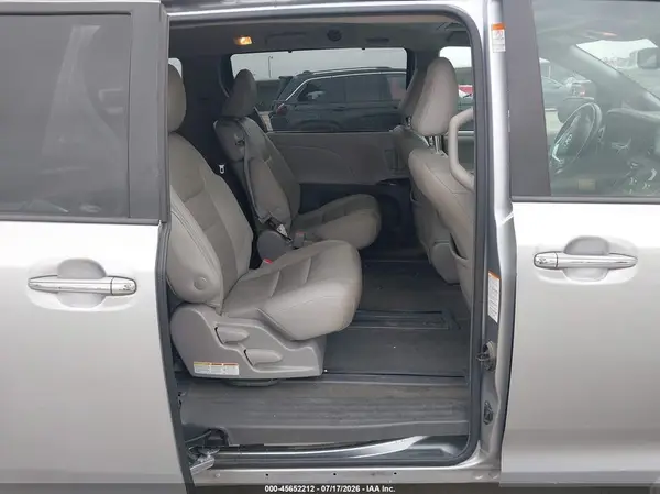 5TDYZ3DC5JS939819 2018 TOYOTA SIENNA - Image 8