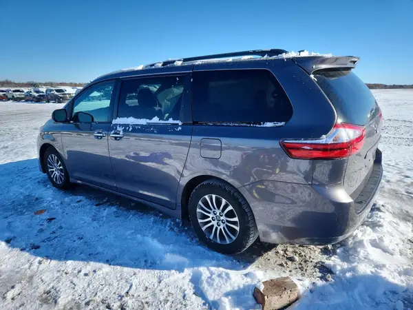 5TDYZ3DC5JS942381 2018 TOYOTA SIENNA - Image 2