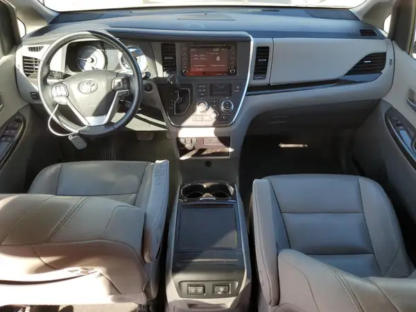 5TDYZ3DC5JS947984 2018 TOYOTA SIENNA - Image 8