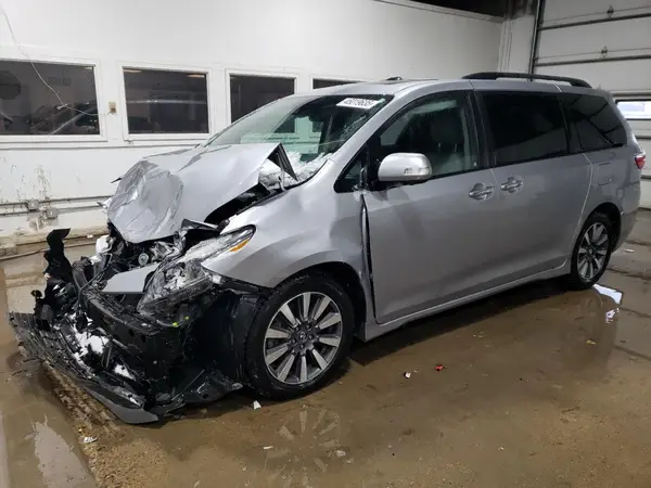 5TDYZ3DC5JS949122 2018 TOYOTA SIENNA - Image 1