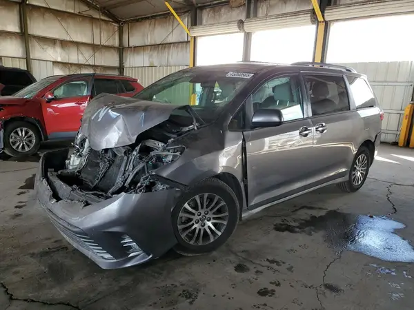 5TDYZ3DC5JS952442 2018 TOYOTA SIENNA - Image 1