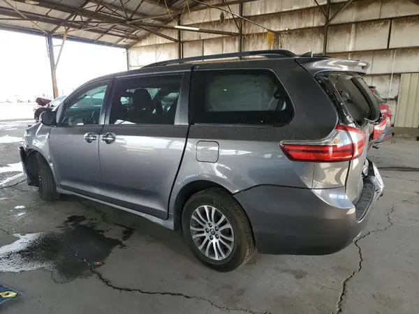 5TDYZ3DC5JS952442 2018 TOYOTA SIENNA - Image 2