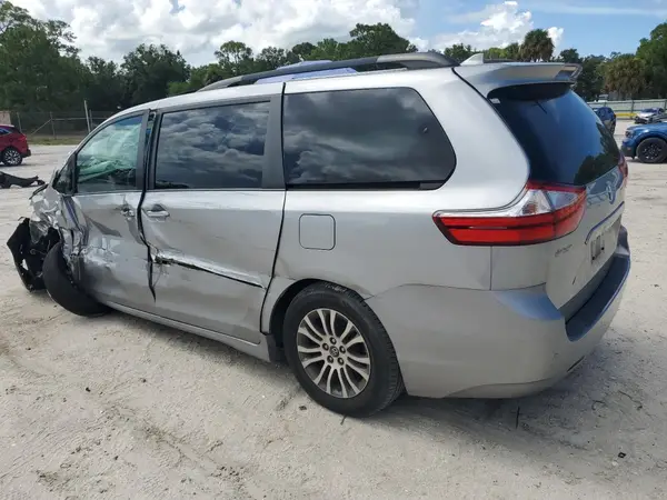 5TDYZ3DC5JS957432 2018 TOYOTA SIENNA - Image 2
