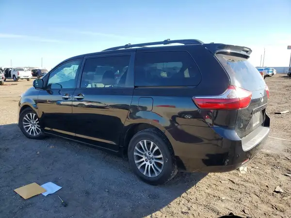 5TDYZ3DC5JS957964 2018 TOYOTA SIENNA - Image 2
