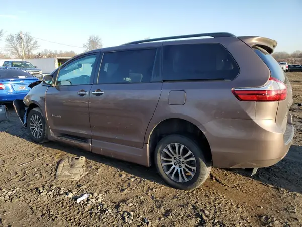 5TDYZ3DC5JS961397 2018 TOYOTA SIENNA - Image 2