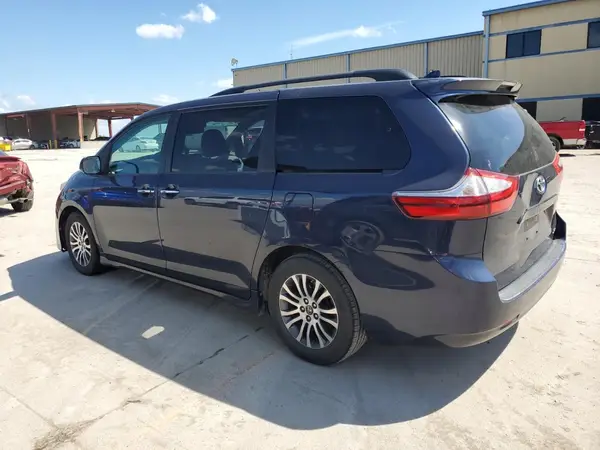 5TDYZ3DC5JS962825 2018 TOYOTA SIENNA - Image 2
