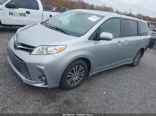 5TDYZ3DC5KS006567 2019 TOYOTA SIENNA - Image 2