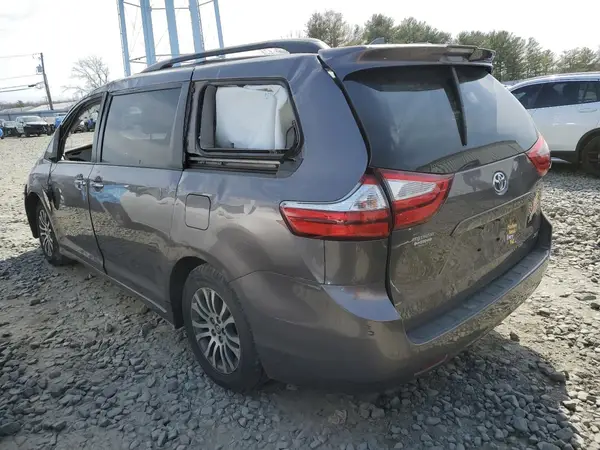 5TDYZ3DC5KS008075 2019 TOYOTA SIENNA - Image 2