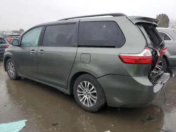 5TDYZ3DC5KS009047 2019 TOYOTA SIENNA - Image 2
