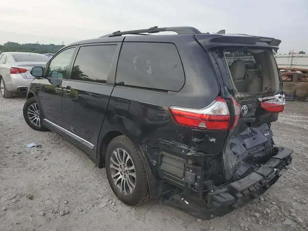 5TDYZ3DC5KS010490 2019 TOYOTA SIENNA - Image 2