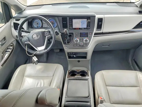 5TDYZ3DC5KS010697 2019 TOYOTA SIENNA - Image 8