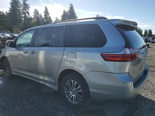 5TDYZ3DC5KS010926 2019 TOYOTA SIENNA - Image 2
