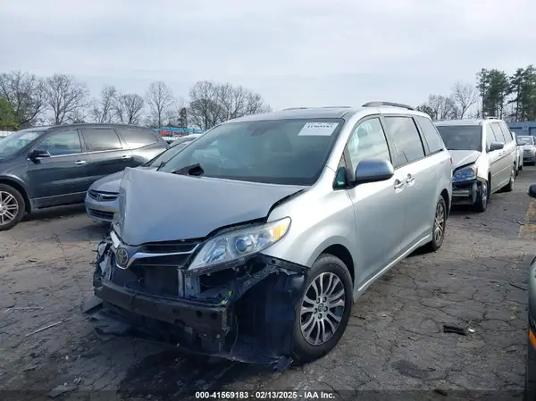 5TDYZ3DC5KS011283 2019 TOYOTA SIENNA - Image 2