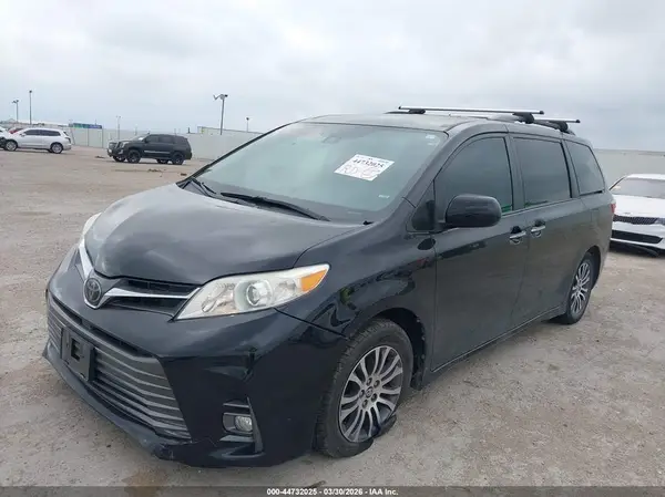 5TDYZ3DC5KS017651 2019 TOYOTA SIENNA - Image 2