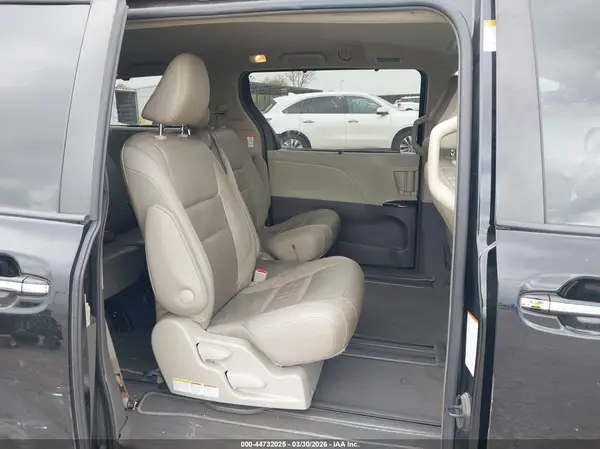 5TDYZ3DC5KS017651 2019 TOYOTA SIENNA - Image 8