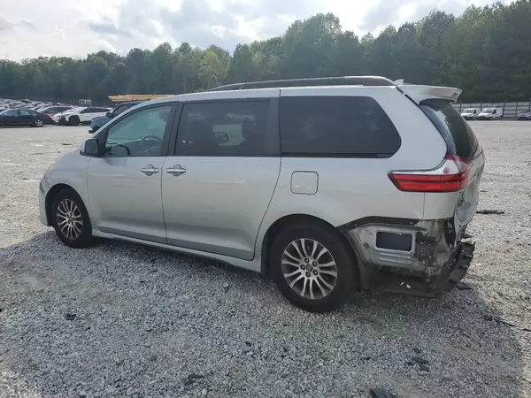 5TDYZ3DC5KS019707 2019 TOYOTA SIENNA - Image 2