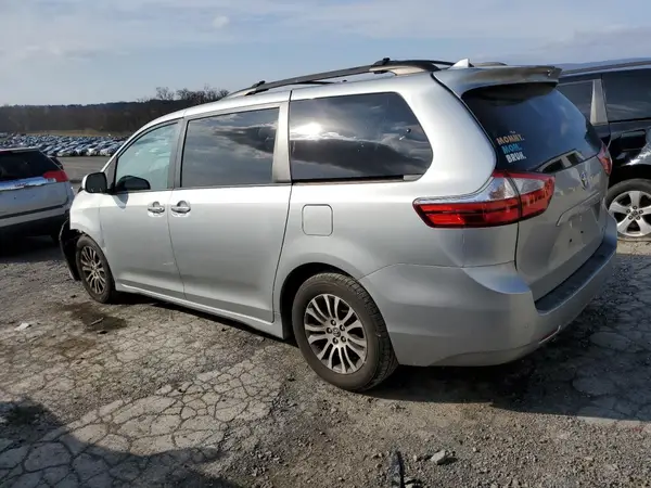 5TDYZ3DC5KS967413 2019 TOYOTA SIENNA - Image 2